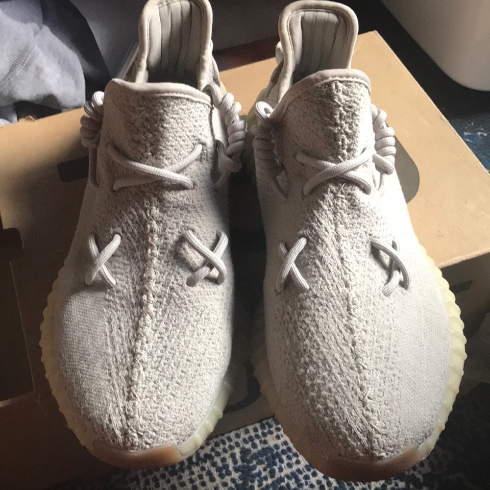 350 sesame Yeezy‘s